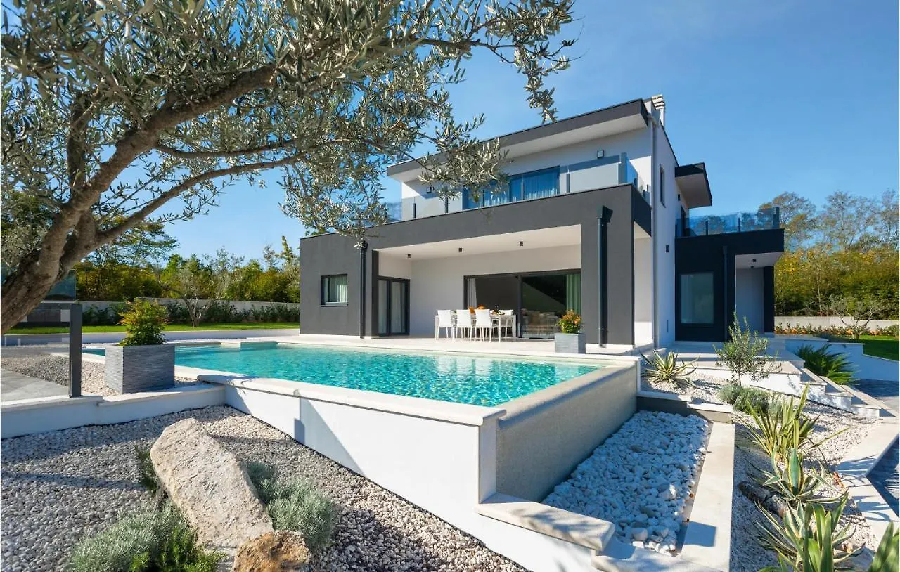 Awesome Home In Barban Croatia